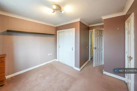 3 bedroom semi-detached house to rent, St Cuthberts Road, Gateshead, NE8