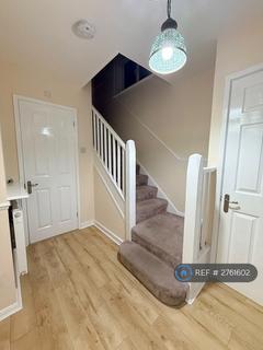 3 bedroom semi-detached house to rent, Pield Heath Road, Uxbridge, UB8