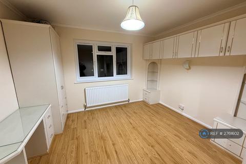 3 bedroom semi-detached house to rent, Pield Heath Road, Uxbridge, UB8