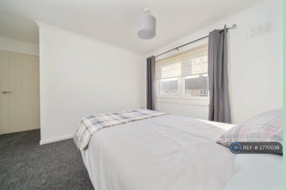 Front Bedroom (Double)