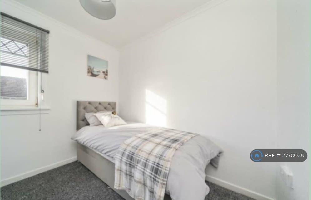 Front Bedroom (Single)