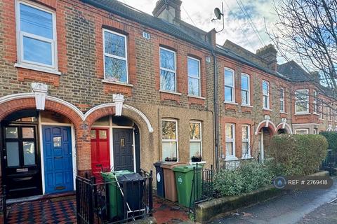 2 bedroom maisonette to rent, Brettenham Road, London, E17