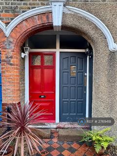 2 bedroom maisonette to rent, Brettenham Road, London, E17