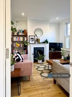 2 bedroom maisonette to rent, Brettenham Road, London, E17