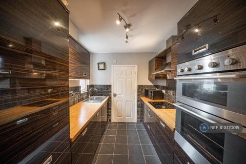 2 bedroom flat to rent, Fern Dene Road, Gateshead, NE8