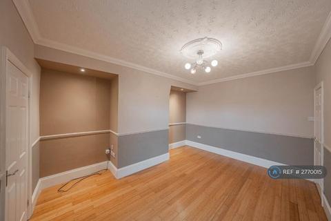 2 bedroom flat to rent, Fern Dene Road, Gateshead, NE8