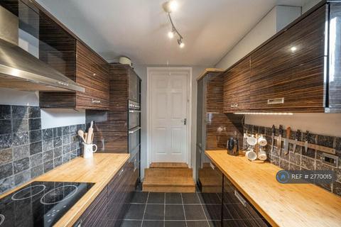 2 bedroom flat to rent, Fern Dene Road, Gateshead, NE8