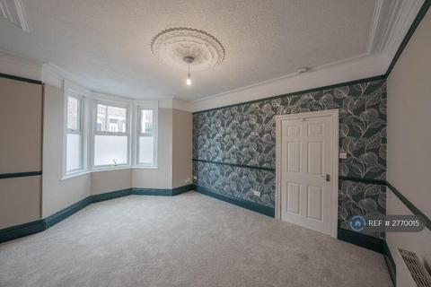 2 bedroom flat to rent, Fern Dene Road, Gateshead, NE8
