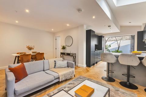 3 bedroom apartment for sale, Queenstown Road, London SW8
