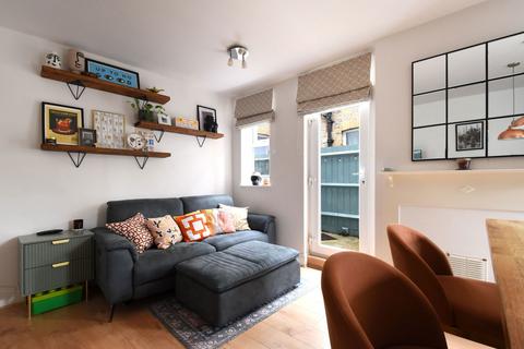 2 bedroom flat for sale, Kilmorie Road, Forest Hill, London, SE23 2SP