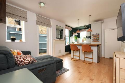 2 bedroom flat for sale, Kilmorie Road, Forest Hill, London, SE23 2SP