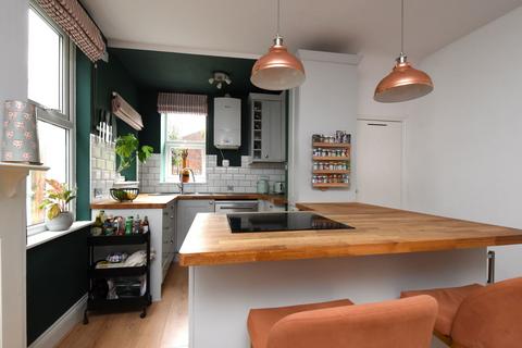 2 bedroom flat for sale, Kilmorie Road, Forest Hill, London, SE23 2SP