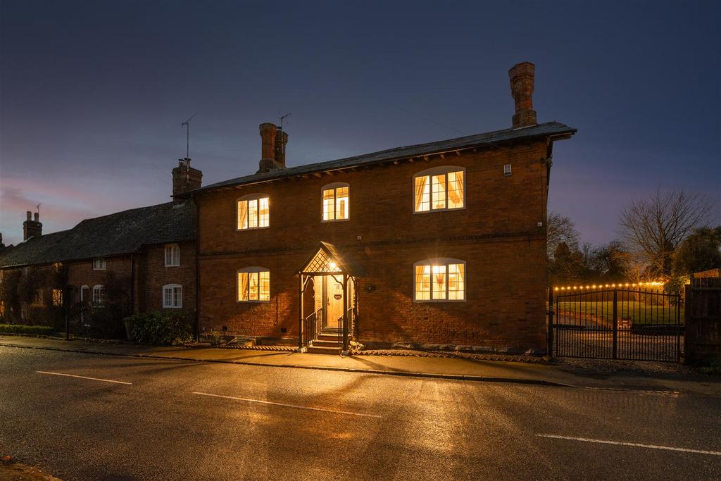 Jasmine Cottage - Creative House Studio 01829.jpg