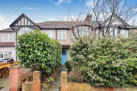Twickenham Gardens, Greenford