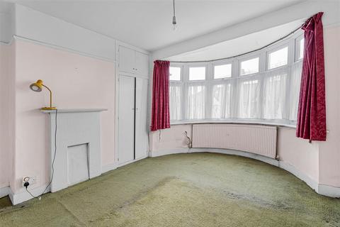 3 bedroom terraced house for sale, Twickenham Gardens, Greenford