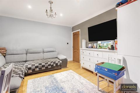 3 bedroom semi-detached house for sale, Abbotts Drive, Wembley