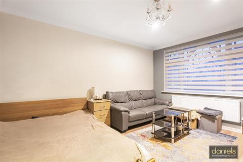 3 bedroom semi-detached house for sale, Abbotts Drive, Wembley