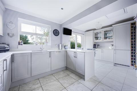 3 bedroom detached house for sale, The Sadlers, Tilehurst, RG31