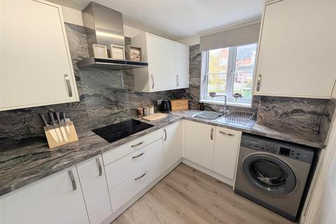 2 bedroom end of terrace house for sale, Robert Dukeson Avenue, Newark