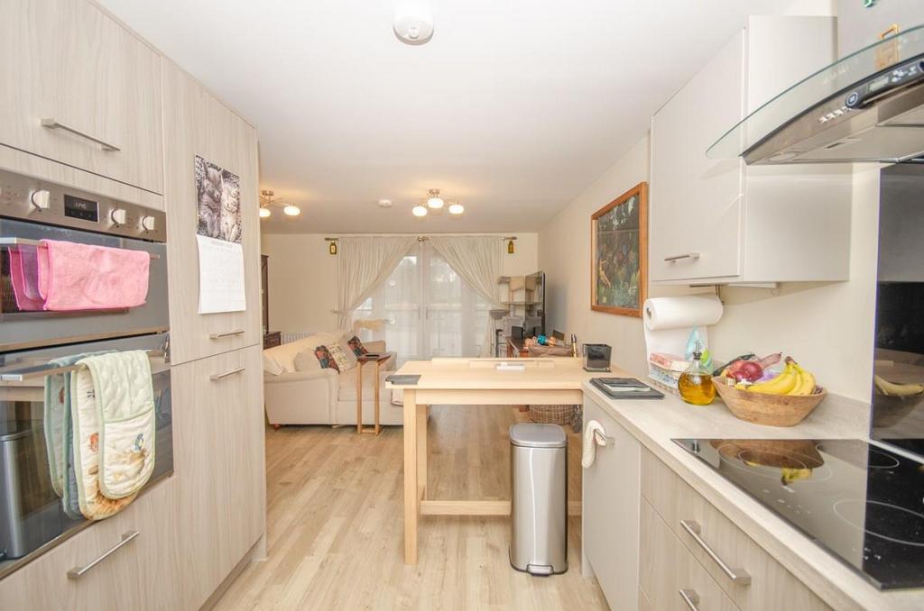 Kitchen pic 2.jpg