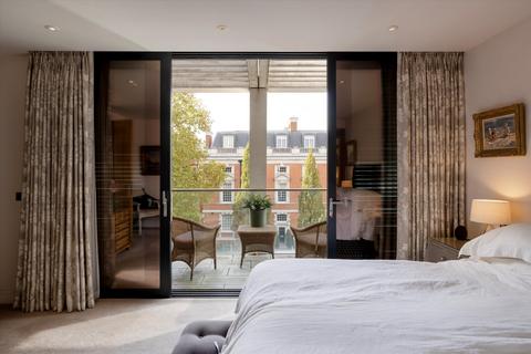 4 bedroom flat for sale, Manresa Road, London, SW3