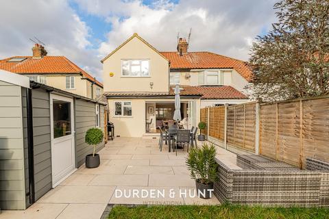 undefined, Maida Avenue, Chingford, E4