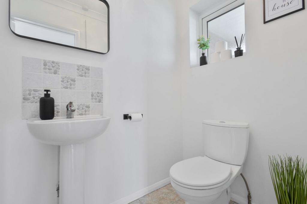 Cloakroom/Wc