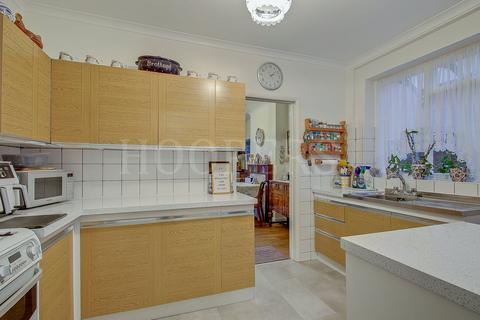 4 bedroom terraced house for sale, Mora Road, London, NW2