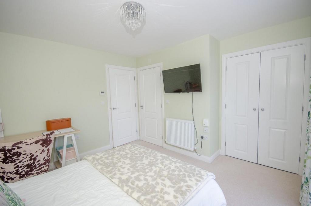 Bedroom one pic 3.jpg