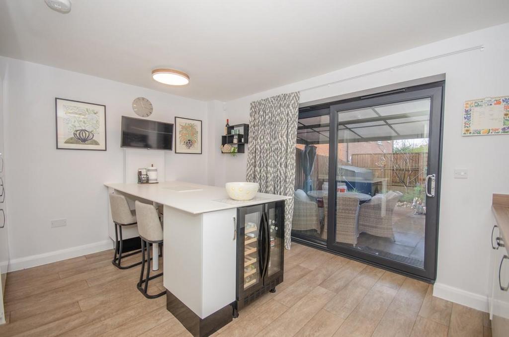 Kitchen pic 2.jpg