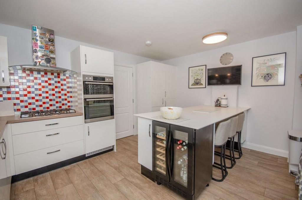 Kitchen pic 3.jpg