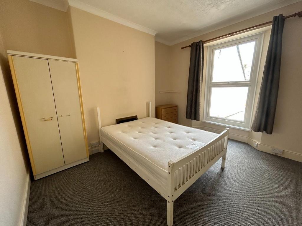 Bedroom 1.JPG