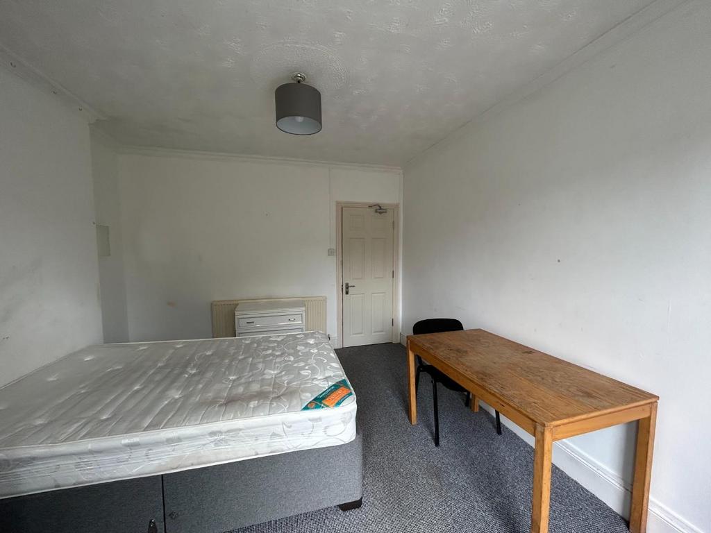 Bedroom 5.JPG