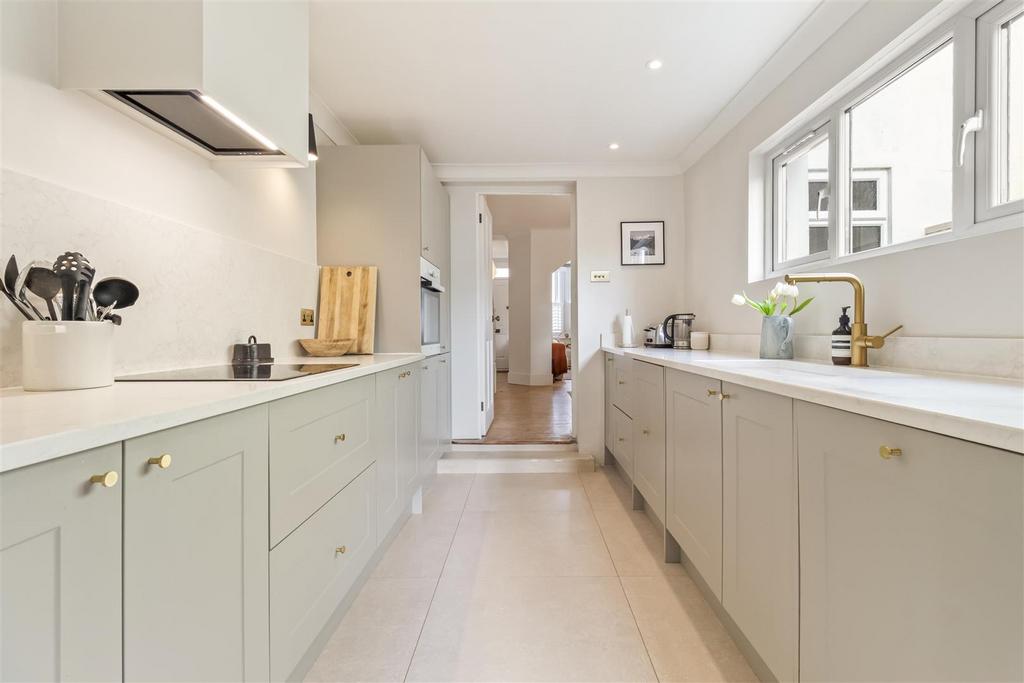 154 Lyndhurst Road-011.JPG