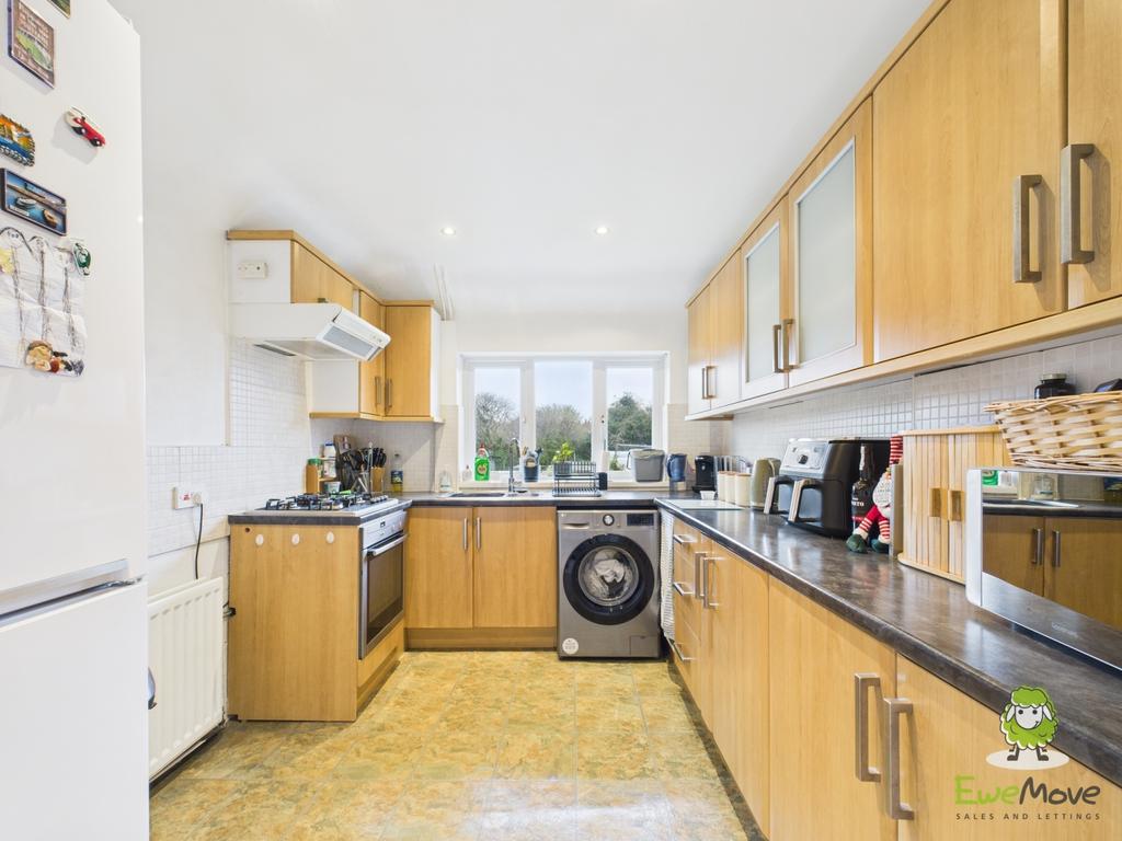 Ewe Move Basingstoke Upton Crescent Kitchen