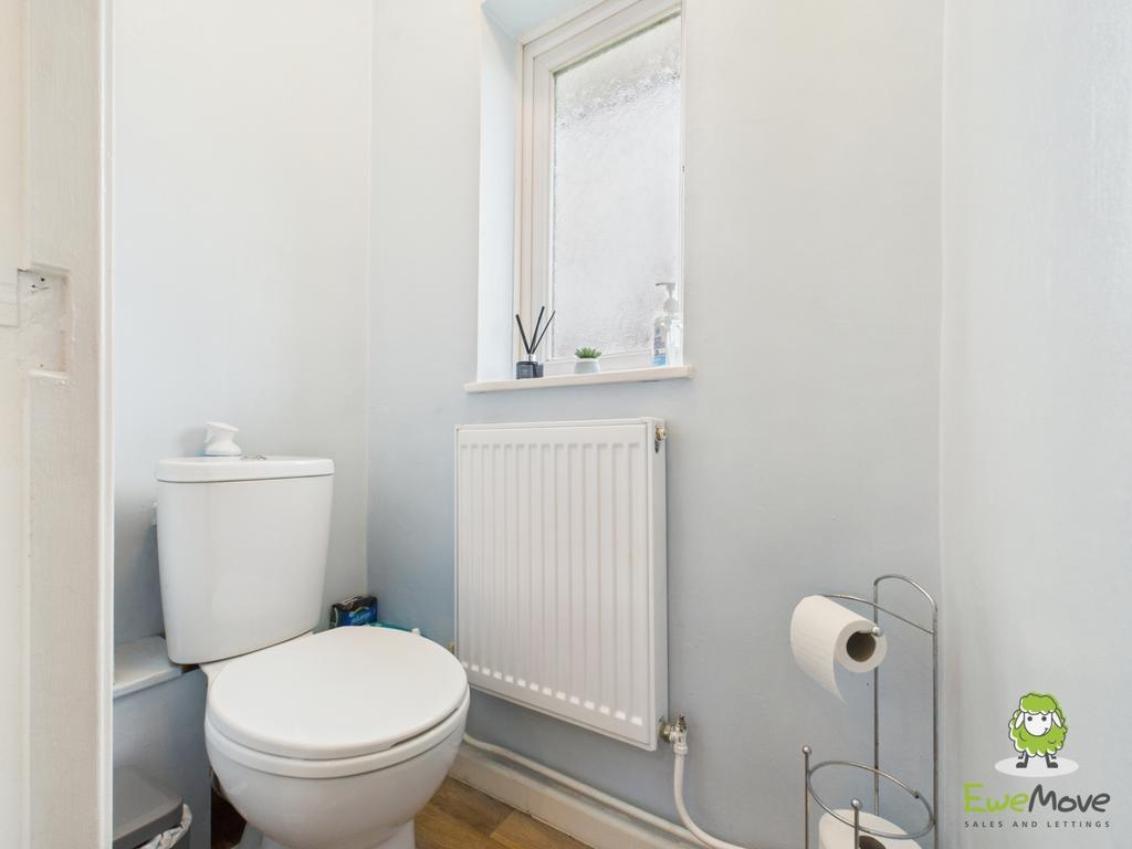 Ewe Move Basingstoke Upton Crescent Separate Cloakr