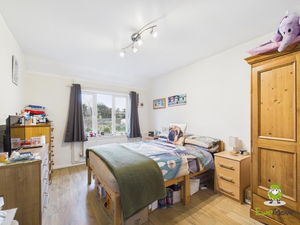 Ewe Move Basingstoke Upton Crescent Bedroom One
