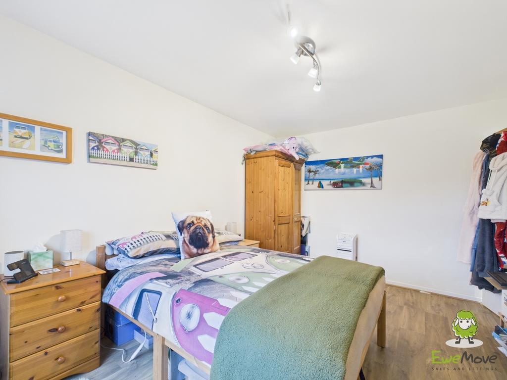 Ewe Move Basingstoke Upton Crescent Bedroom One
