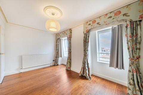 2 bedroom apartment for sale, Netherhall Gardens, Hampstead, NW3