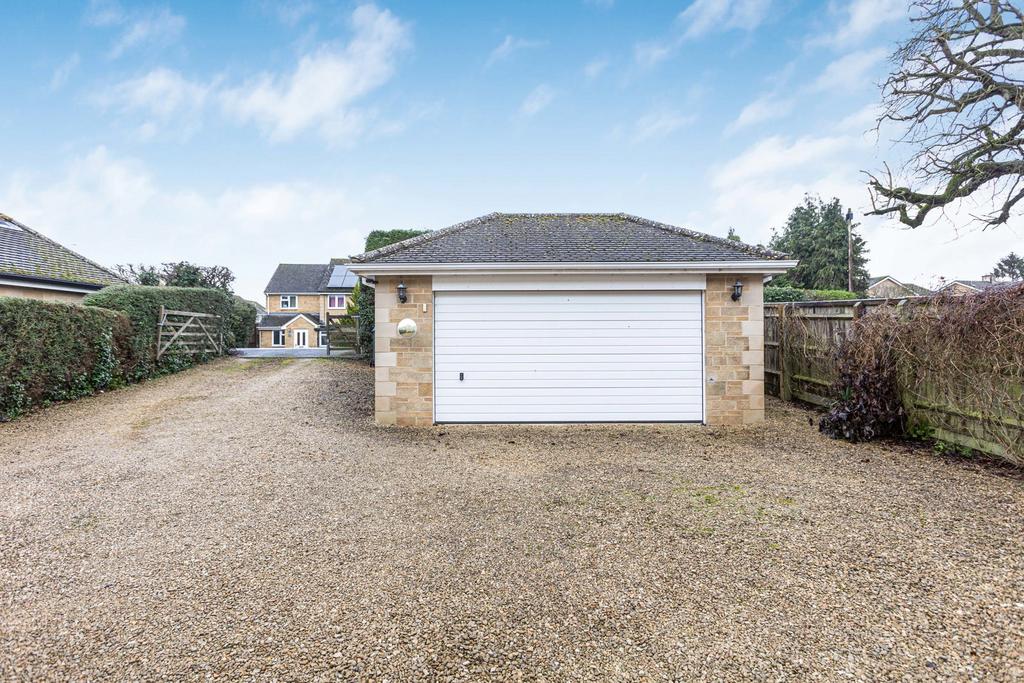 Driveway/Garage