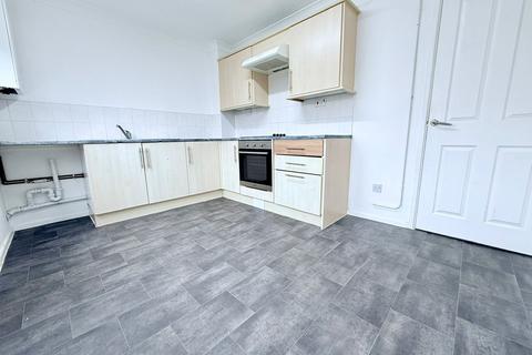 2 bedroom end of terrace house to rent, Cleveland Close, Colchester