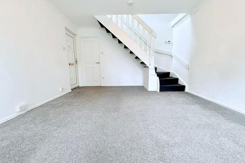2 bedroom end of terrace house to rent, Cleveland Close, Colchester