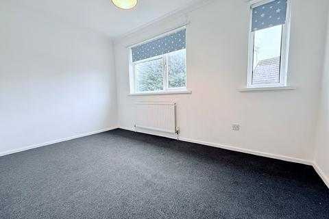 2 bedroom end of terrace house to rent, Cleveland Close, Colchester