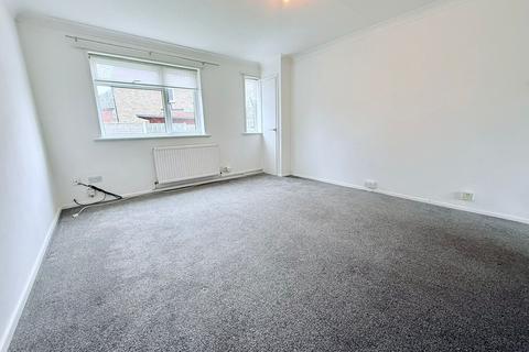 2 bedroom end of terrace house to rent, Cleveland Close, Colchester