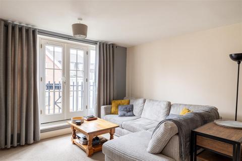 2 bedroom flat for sale, Middle Village, Haywards Heath