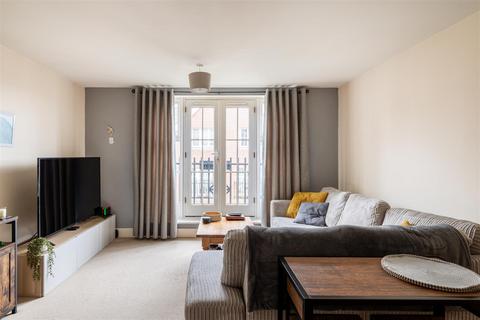 2 bedroom flat for sale, Middle Village, Haywards Heath