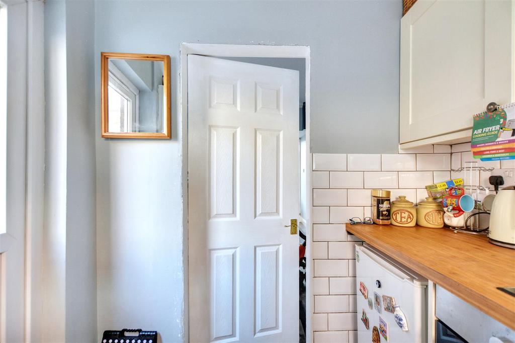 Kitchen 2.jpeg