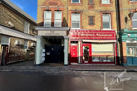 2 bedroom apartment to rent, Manor Road, Gravesend