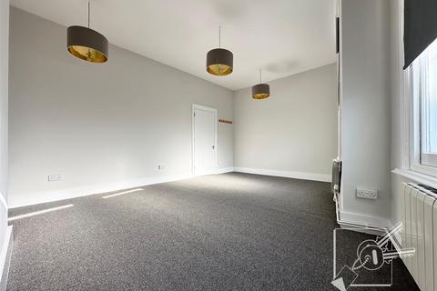 2 bedroom apartment to rent, Manor Road, Gravesend