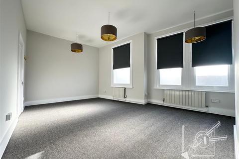 2 bedroom apartment to rent, Manor Road, Gravesend